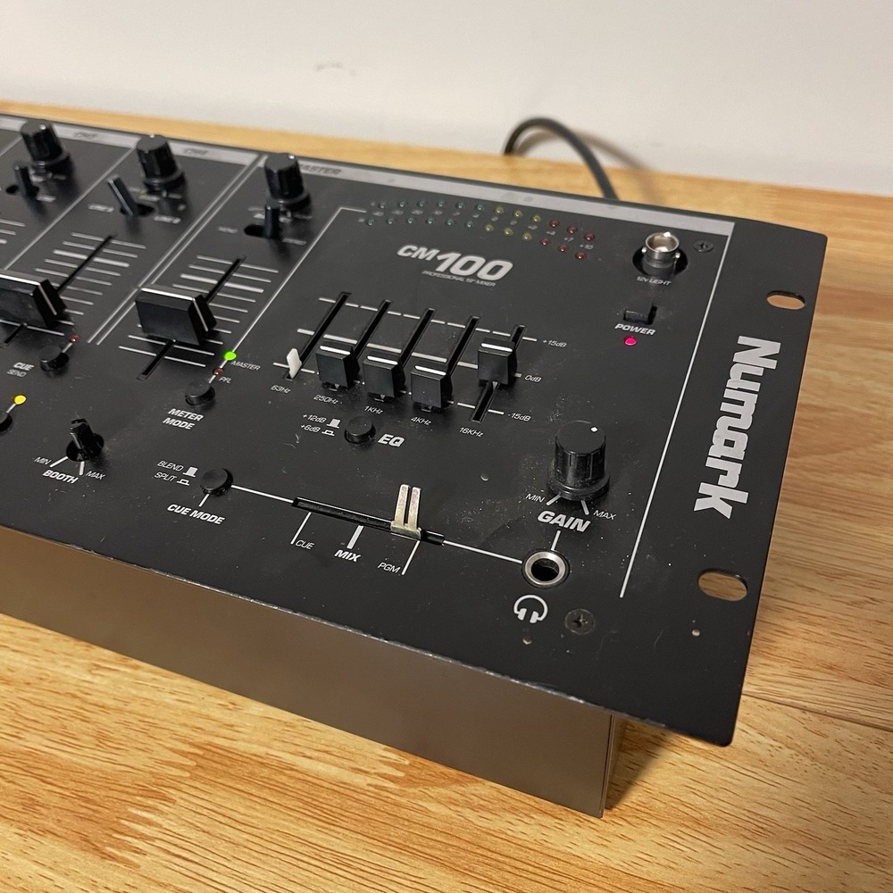NUMARK CM100 PROFESSIONAL 19" MIXER (NYG108)